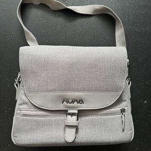 NUNA Diaper Bag in Frost Grey